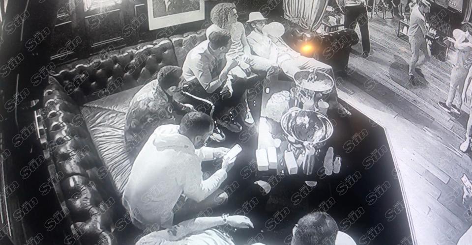 Salen a la luz imágenes de una fiesta en las que se ve a jugadores del Arsenal consumiendo la droga 'hippy crack' Salen a la luz imágenes de una fiesta en las que se ve a jugadores del Arsenal consumiendo la droga 'hippy crack'