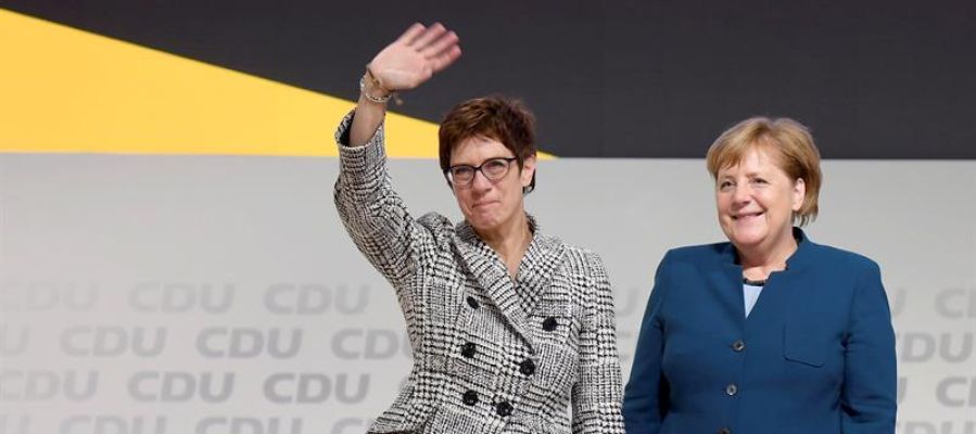 Annegret Kramp-Karrenbauer reacciona tras ser elegida como nueva presidenta del partido Unión Cristianodemócrata alemana Annegret Kramp-Karrenbauer reacciona tras ser elegida como nueva presidenta del partido Unión Cristianodemócrata alemana