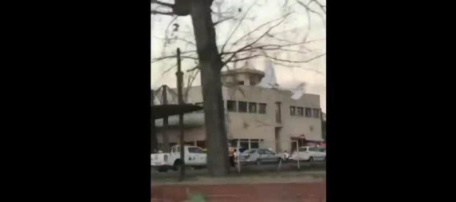 Mueren dos personas al chocar su avioneta contra una gasolinera de Badia del Vallès, Barcelona Mueren dos personas al chocar su avioneta contra una gasolinera de Badia del Vallès, Barcelona