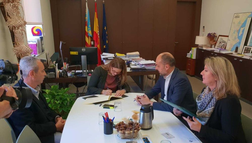 Acto de la firma del convenio entre Riegos de Levante y la Conselleria de Medio Ambiente