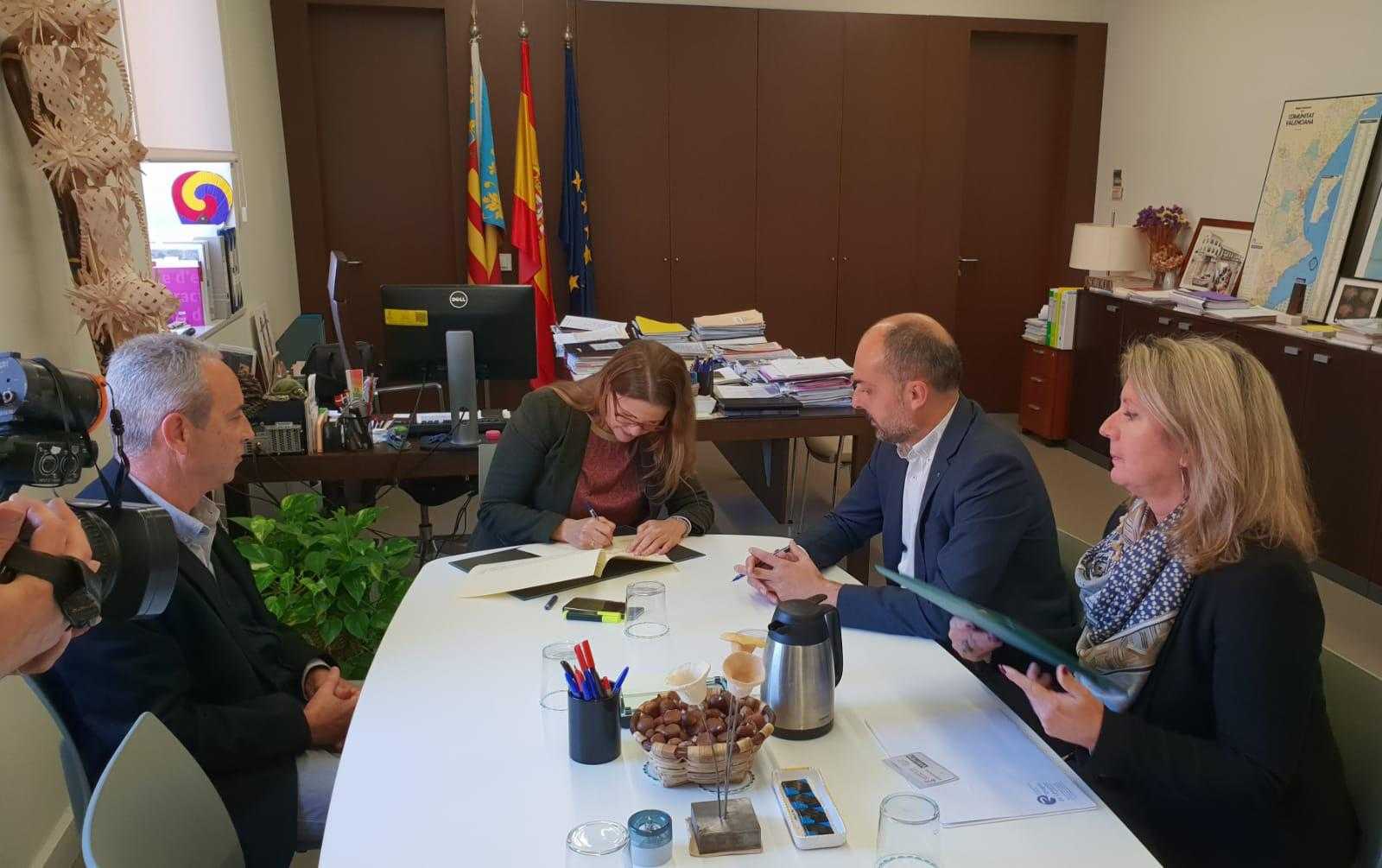 La Conselleria de Medio Ambiente abonará en 15 meses a Riegos de Levante los 11 millones de euros de la sentencia por el cese de la caza en El Hondo La Conselleria de Medio Ambiente abonará en 15 meses a Riegos de Levante los 11 millones de euros de la sentencia por el cese de la caza en El Hondo