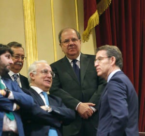 El presidente de la Junta, Juan Vicente Herrera, asiste al acto conmemorativo del XL Aniversario de la Constitución Española, presidido por los reyes. El presidente de la Junta, Juan Vicente Herrera, asiste al acto conmemorativo del XL Aniversario de la Constitución Española, presidido por los reyes.