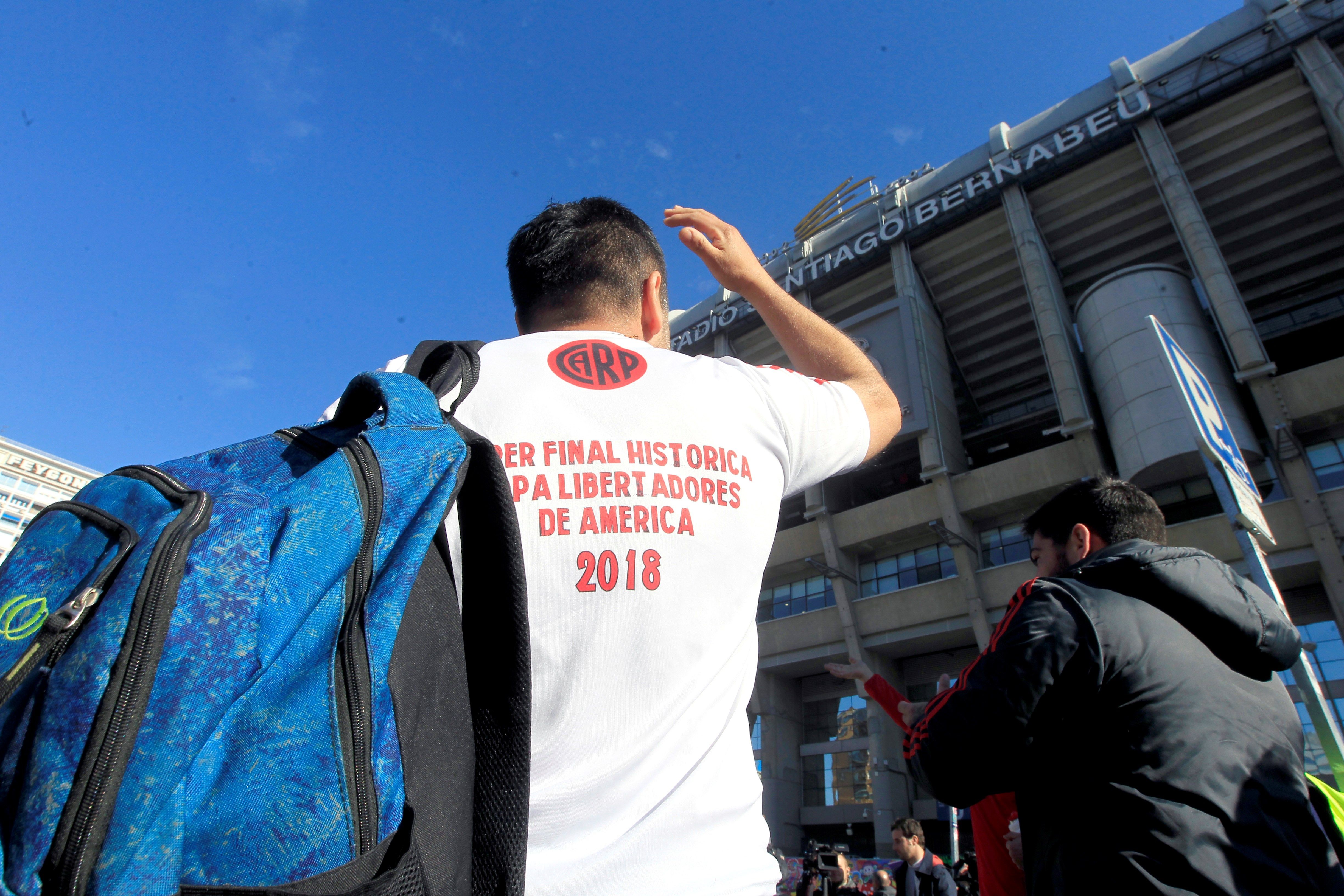 La Policía deniega el acceso de un segundo hincha argentino en Barajas y abre expediente para su deportación La Policía deniega el acceso de un segundo hincha argentino en Barajas y abre expediente para su deportación