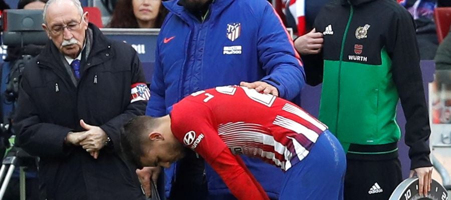 Lucas Hernández se retira lesionado del partido del Atlético Lucas Hernández se retira lesionado del partido del Atlético