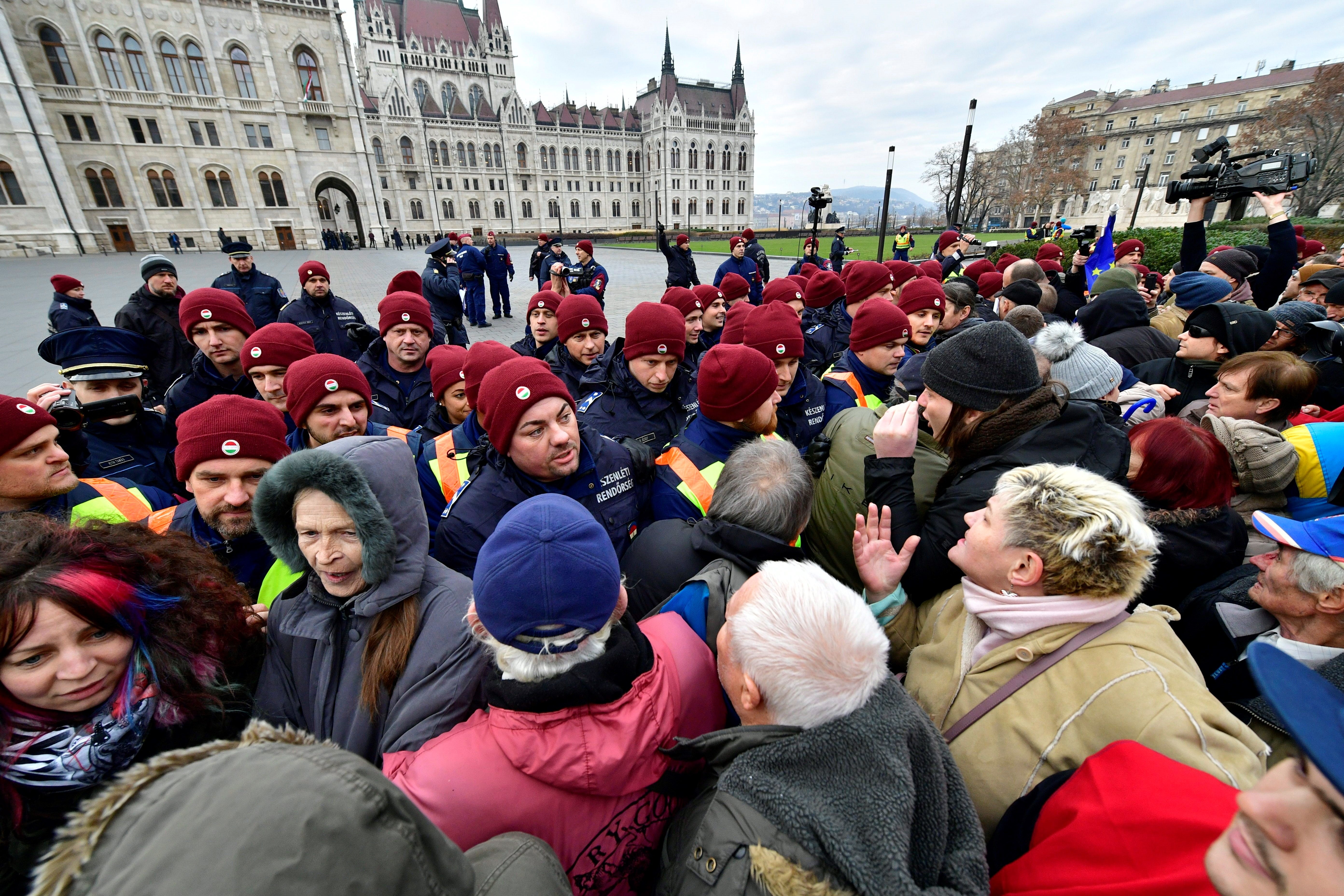 Lucha de tribus Lucha de tribus