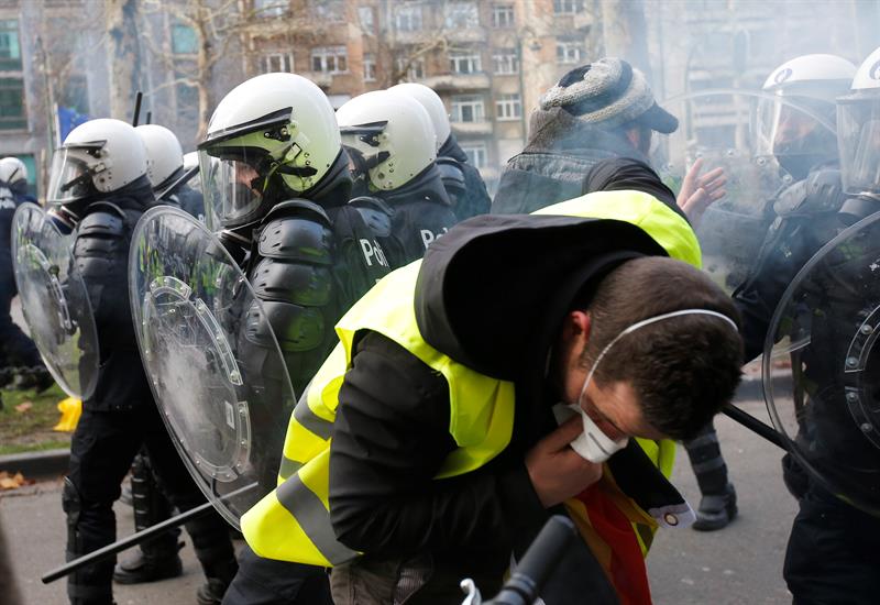 Diez detenidos en una manifestación de los "chalecos amarillos" en Bruselas Diez detenidos en una manifestación de los "chalecos amarillos" en Bruselas