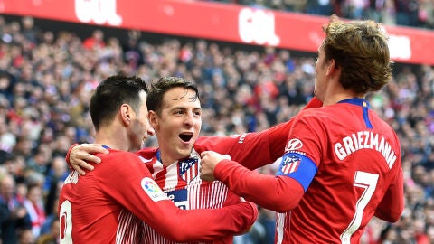 Kalinic, Arias y Griezmann celebran el gol del Atl&eacute;tico
