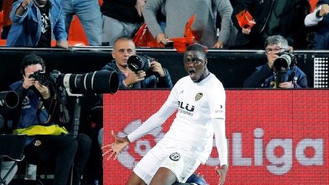 Diakhaby celebra su tanto con el Valencia