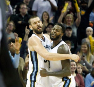 Marc Gasol celebra el triunfo de los Grizzlies Marc Gasol celebra el triunfo de los Grizzlies