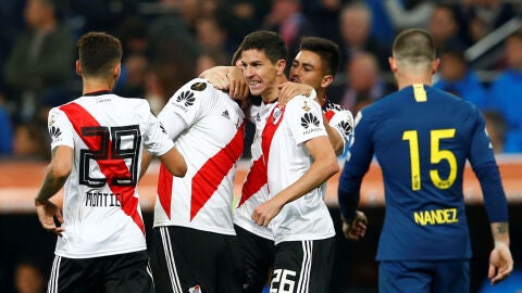 Los jugadores de River Plate celebran el gol en el Bernab&eacute;u