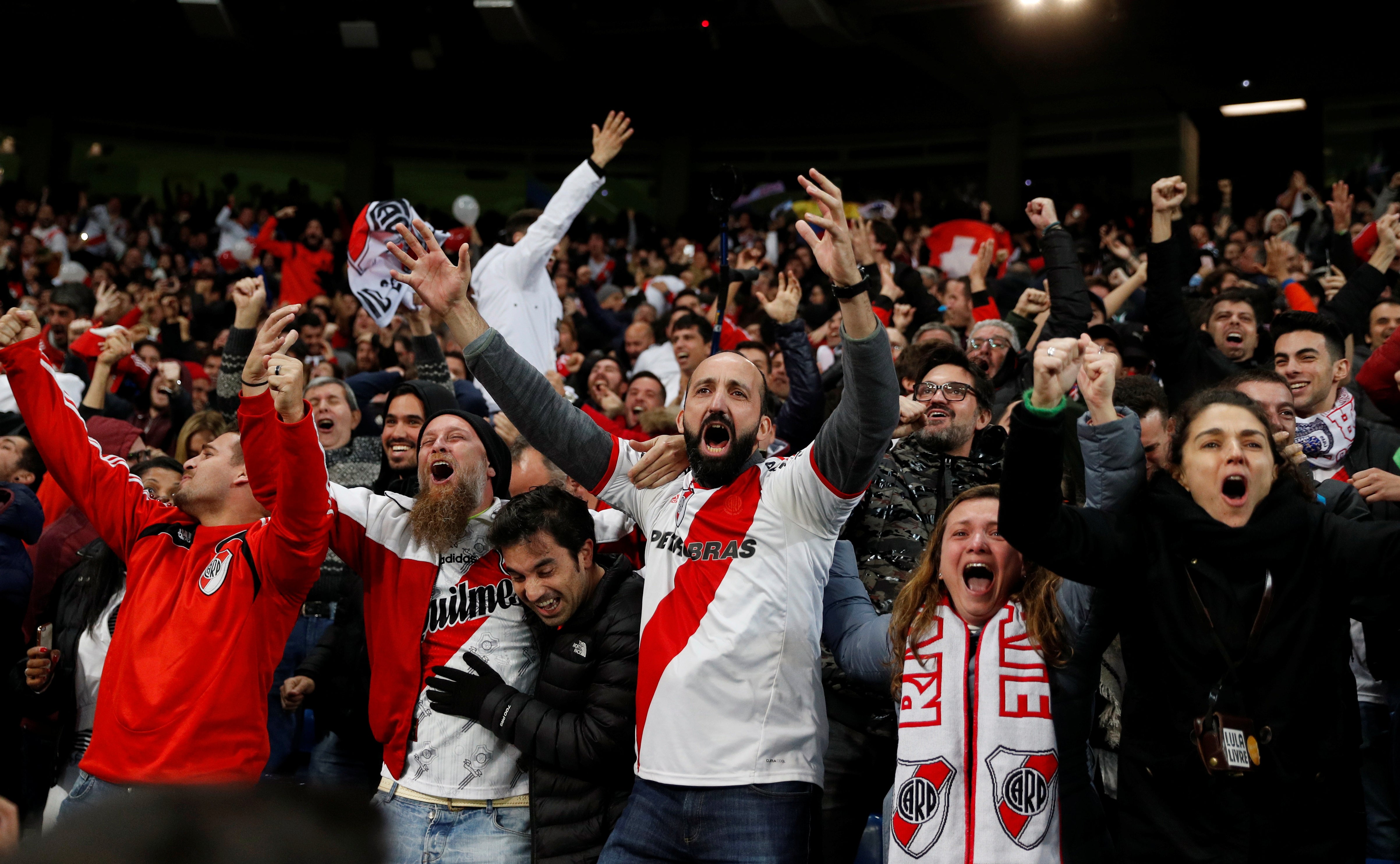 La afición de River Plate celebra la Copa Libertadores en la Puerta del Sol La afición de River Plate celebra la Copa Libertadores en la Puerta del Sol