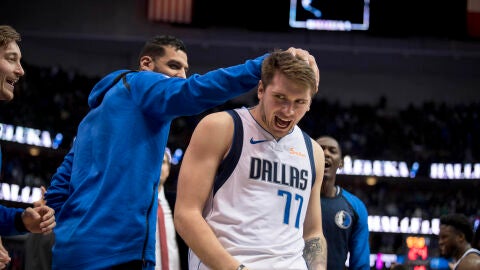 Luka Doncic celebra la victoria de Dallas Mavericks