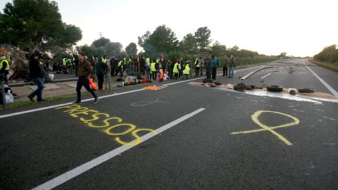 El corte de tr&aacute;fico organizado por los Comit&eacute;s de Defensa de la Rep&uacute;blica (CDR) en la AP-7
