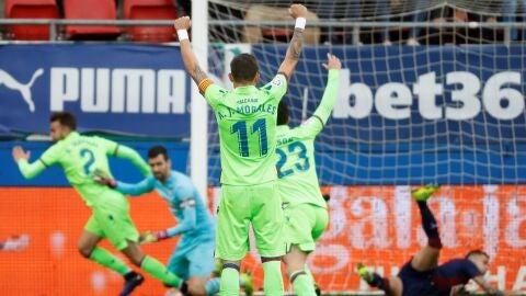 Los jugadores del Levante celebran el gol de Borja Mayoral ante el Eibar