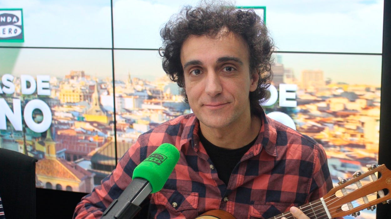 Humor | El hermano de Jesús Manzano, a Alsina: "Le hemos dado un golpecito a tu coche solo se ha roto un faro y el resto del coche" Humor | El hermano de Jesús Manzano, a Alsina: "Le hemos dado un golpecito a tu coche solo se ha roto un faro y el resto del coche"