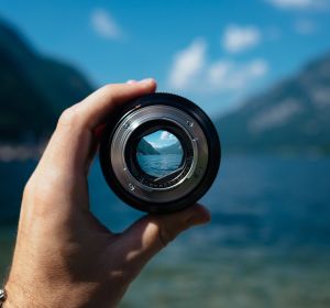 Lente de una cámara de fotos Lente de una cámara de fotos