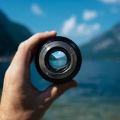 Lente de una cámara de fotos Lente de una cámara de fotos