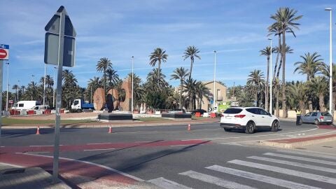 Rotonda de circulaci&oacute;n junto a la estacio de Renfe Elche/Parque