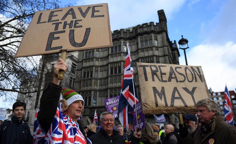 Empresarios británicos piden a May y a Corbyn un segundo referéndum para resolver la crisis del 'Brexit' Empresarios británicos piden a May y a Corbyn un segundo referéndum para resolver la crisis del 'Brexit'
