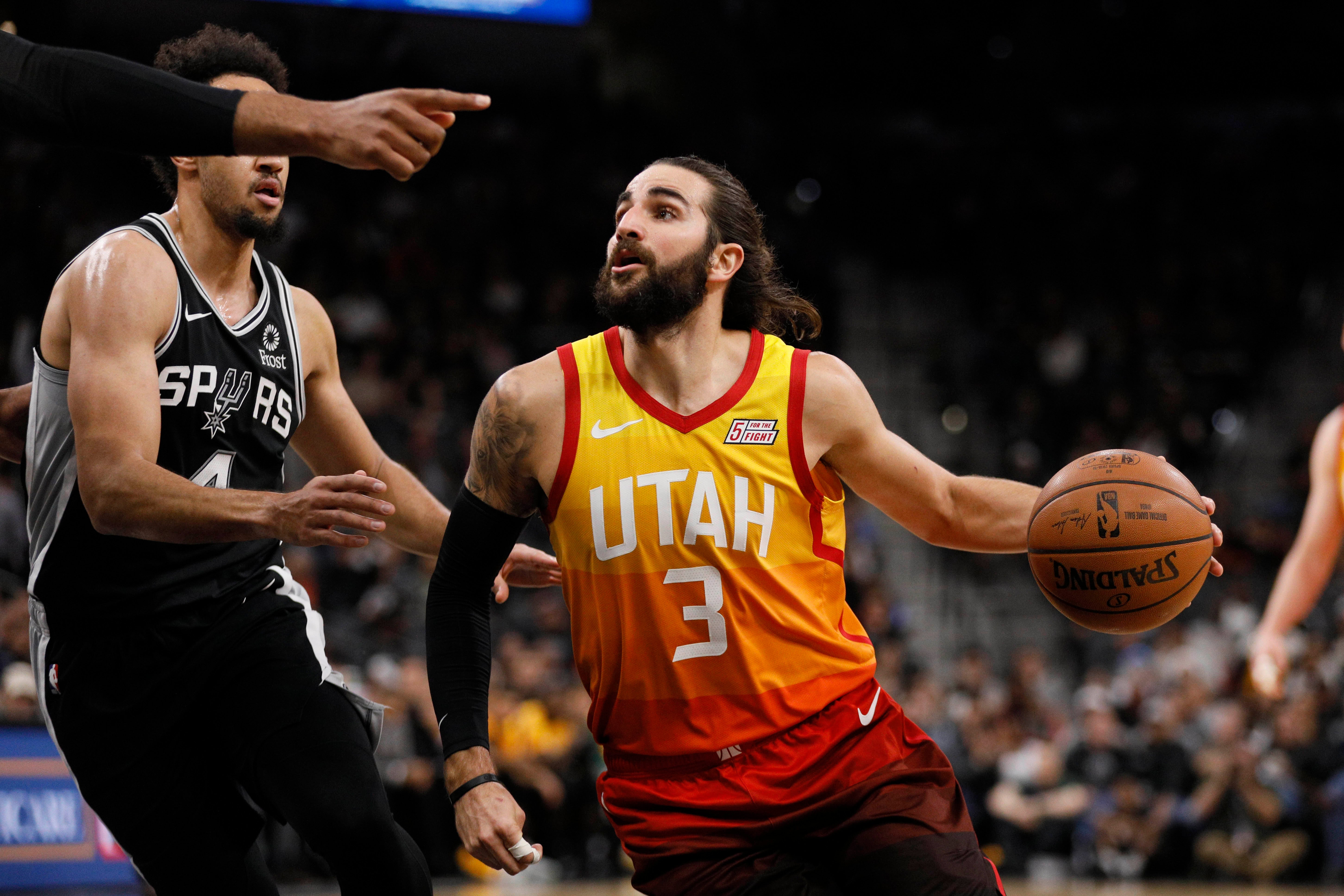 DeRozan lidera el ataque de los Spurs para derrotar a los Utah Jazz a pesar de la gran actuación de Ricky Rubio DeRozan lidera el ataque de los Spurs para derrotar a los Utah Jazz a pesar de la gran actuación de Ricky Rubio