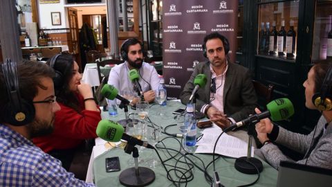 Tertulia en el Mes&oacute;n Cantarrana