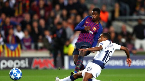Dembel&eacute; dispara a puerta contra el Tottenham