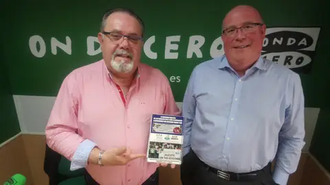 Ramón López Cabrera y Juan Antonio Carretero La FAPA Gabriel Miró denuncia el incumplimiento del compromiso del Consell de eliminar las aulas prefabricadas en esta legislatura