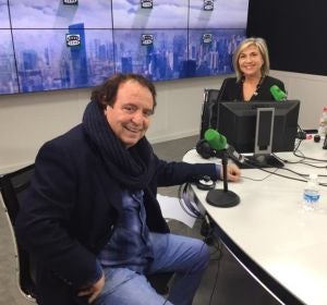 Dyango en Julia en la onda. Dyango en Julia en la onda.