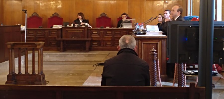 El acusado de matar a Lucia Patrascu durante el juicio El acusado de matar a Lucia Patrascu durante el juicio