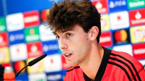 &Aacute;lvaro Odriozola en rueda de prensa