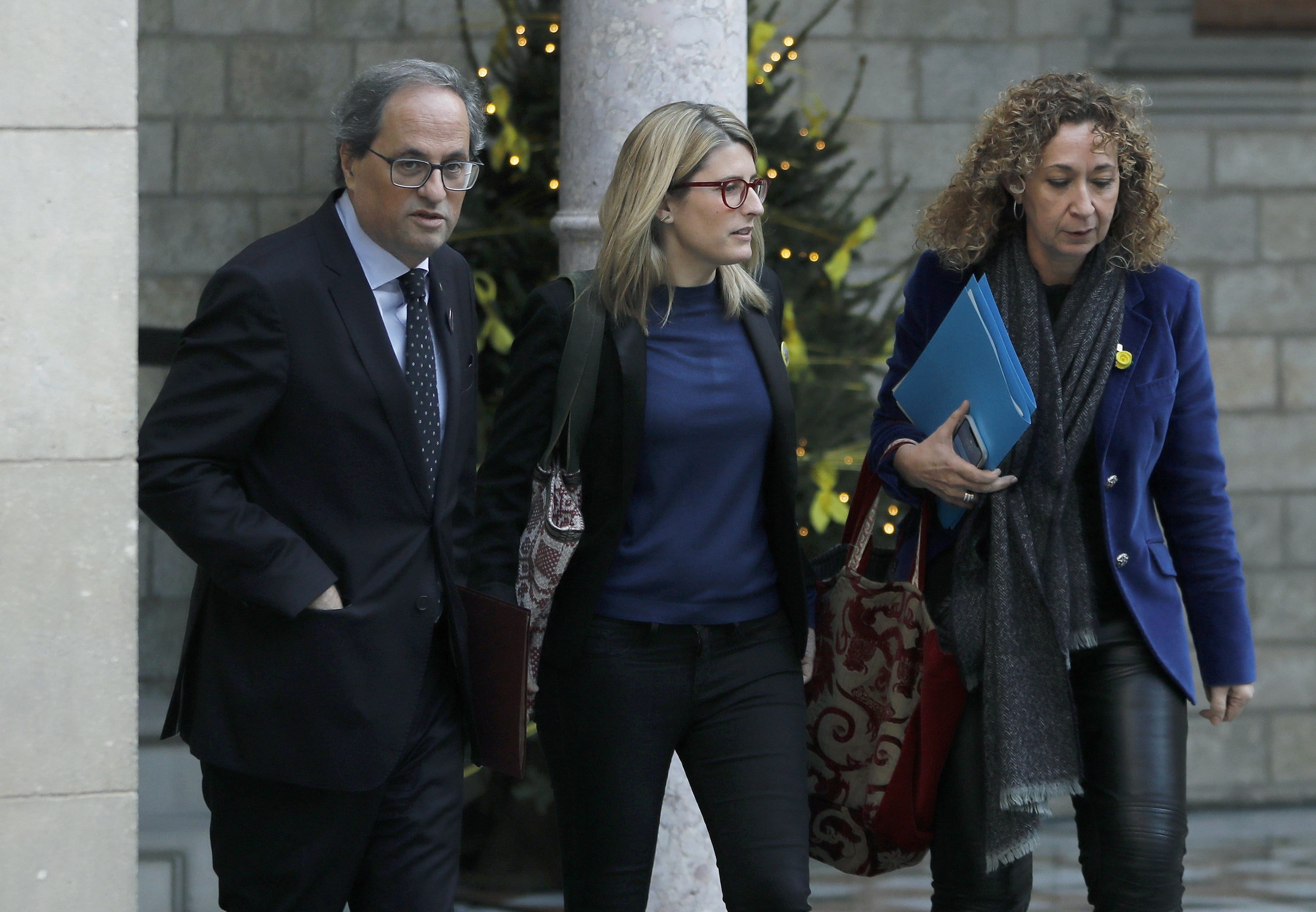 Personas Físicas: La cúpula de interior del 'goberntorra' ha ido a cantar un villancico a Puigdemont Personas Físicas: La cúpula de interior del 'goberntorra' ha ido a cantar un villancico a Puigdemont