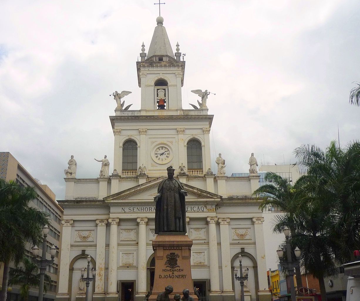 Un hombre mata a cuatro fieles en una catedral en Brasil y se suicida Un hombre mata a cuatro fieles en una catedral en Brasil y se suicida