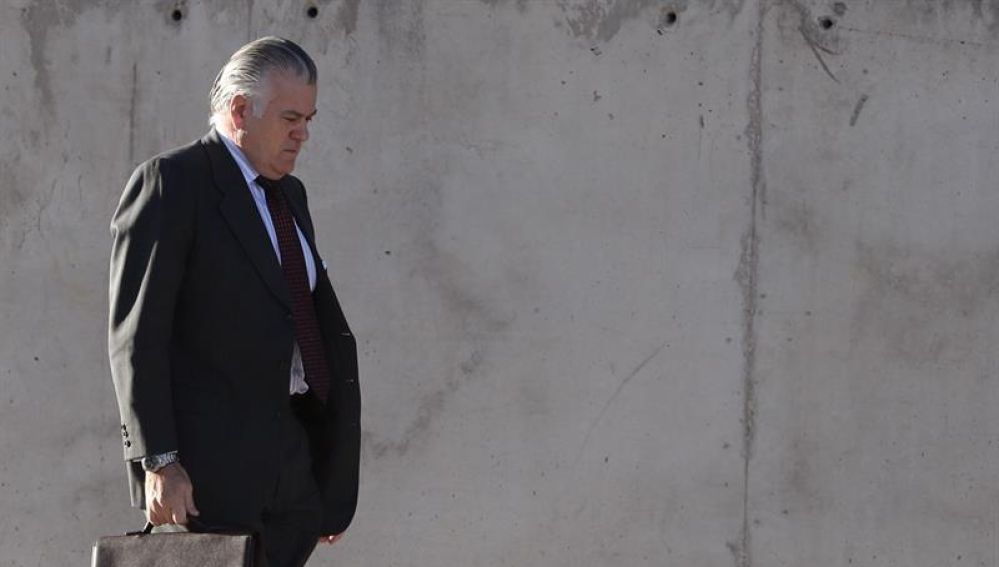 El Ministerio del Interior trató de borrar las huellas del robo de información a Luis Bárcenas El Ministerio del Interior trató de borrar las huellas del robo de información a Luis Bárcenas