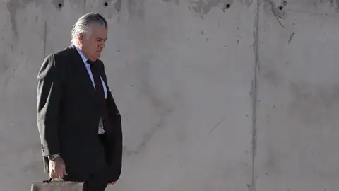 laSexta Noticias 20:00 (11-12-18) Interior reconoce la existencia de la 'operación Kitchen' y su pago con fondos reservados laSexta Noticias 20:00 (11-12-18) Interior reconoce la existencia de la 'operación Kitchen' y su pago con fondos reservados