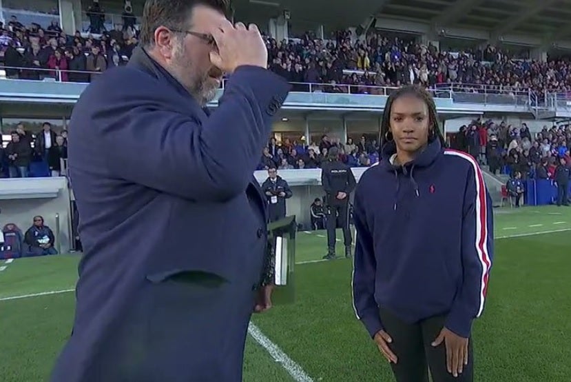 El Huesca se disculpa por la "falta de coordinación" en el homenaje a Salma Paralluelo El Huesca se disculpa por la "falta de coordinación" en el homenaje a Salma Paralluelo