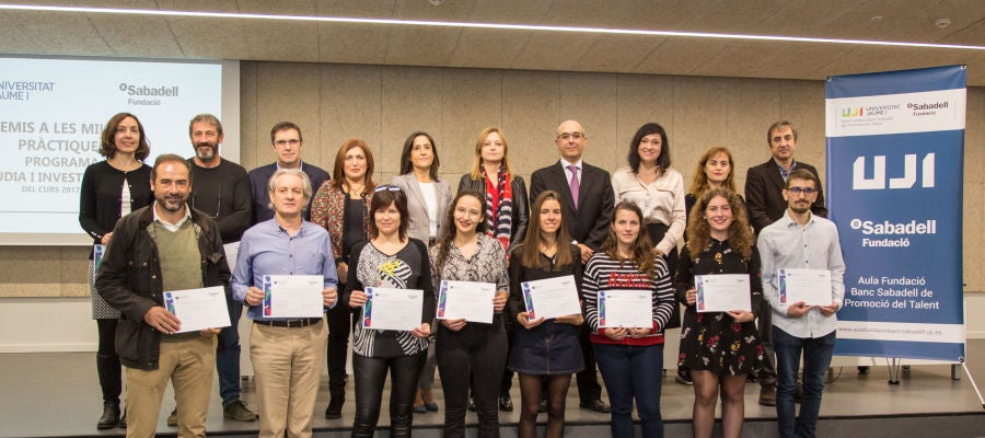 Seis jóvenes investigadores obtienen el premio Fundación Banco Sabadell- UJI a las mejores prácticas del programa «Estudia e investiga» de la UJI Seis jóvenes investigadores obtienen el premio Fundación Banco Sabadell- UJI a las mejores prácticas del programa «Estudia e investiga» de la UJI