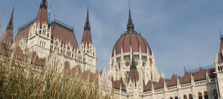 El Parlamento de Budapest (Hungría) El Parlamento de Budapest (Hungría)