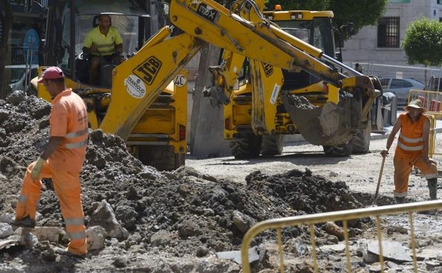 El Ministerio adjudica por 602.279 euros la redacción del proyecto para mejorar la movilidad de la A-5 en Mérida El Ministerio adjudica por 602.279 euros la redacción del proyecto para mejorar la movilidad de la A-5 en Mérida