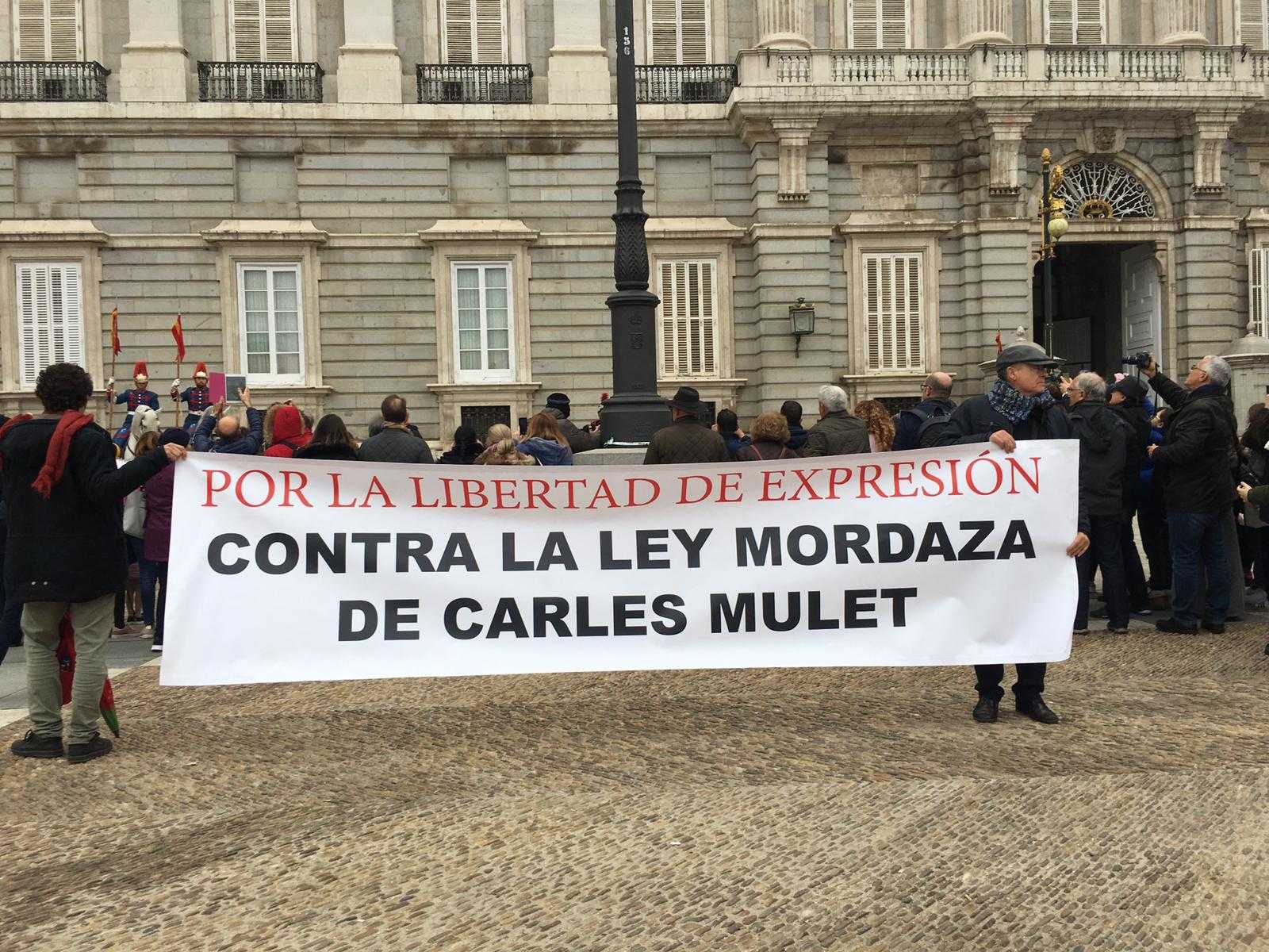 La Asociación de Vecinos Independientes de Cabanes denuncia en Madrid censura por parte de Carles Mulet La Asociación de Vecinos Independientes de Cabanes denuncia en Madrid censura por parte de Carles Mulet