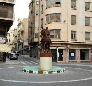 Estatua en Elche del guardacostas Francesc Cantó Estatua en Elche del guardacostas Francesc Cantó