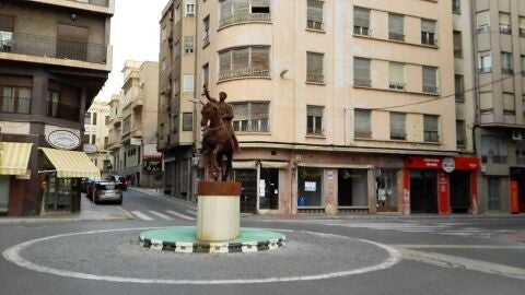 Estatua en Elche del guardacostas Francesc Cant&oacute;