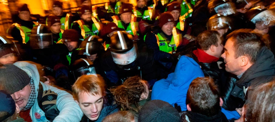 La Policía húngara usa gases lacrimógenos en una protesta contra la ley laboral La Policía húngara usa gases lacrimógenos en una protesta contra la ley laboral