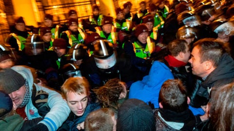 La Polic&iacute;a h&uacute;ngara usa gases lacrim&oacute;genos en una protesta contra la ley laboral