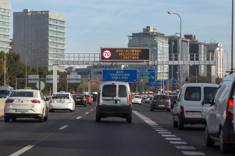 Madrid limita este martes la velocidad a 70km/h en M-30 y accesos desde las 6.00 horas Madrid limita este martes la velocidad a 70km/h en M-30 y accesos desde las 6.00 horas