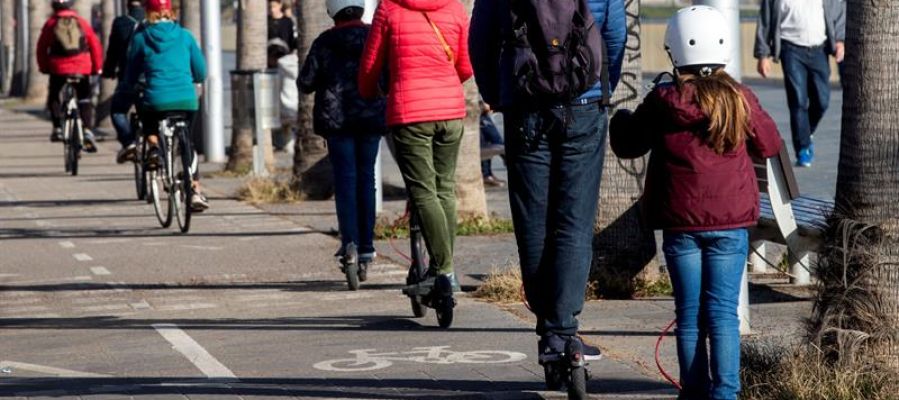 Usuarios de patinetes eléctricos por Barcelona Usuarios de patinetes eléctricos por Barcelona