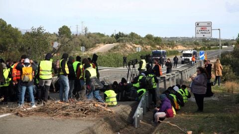Corte de tr&aacute;fico organizado por los CDR en la AP-7