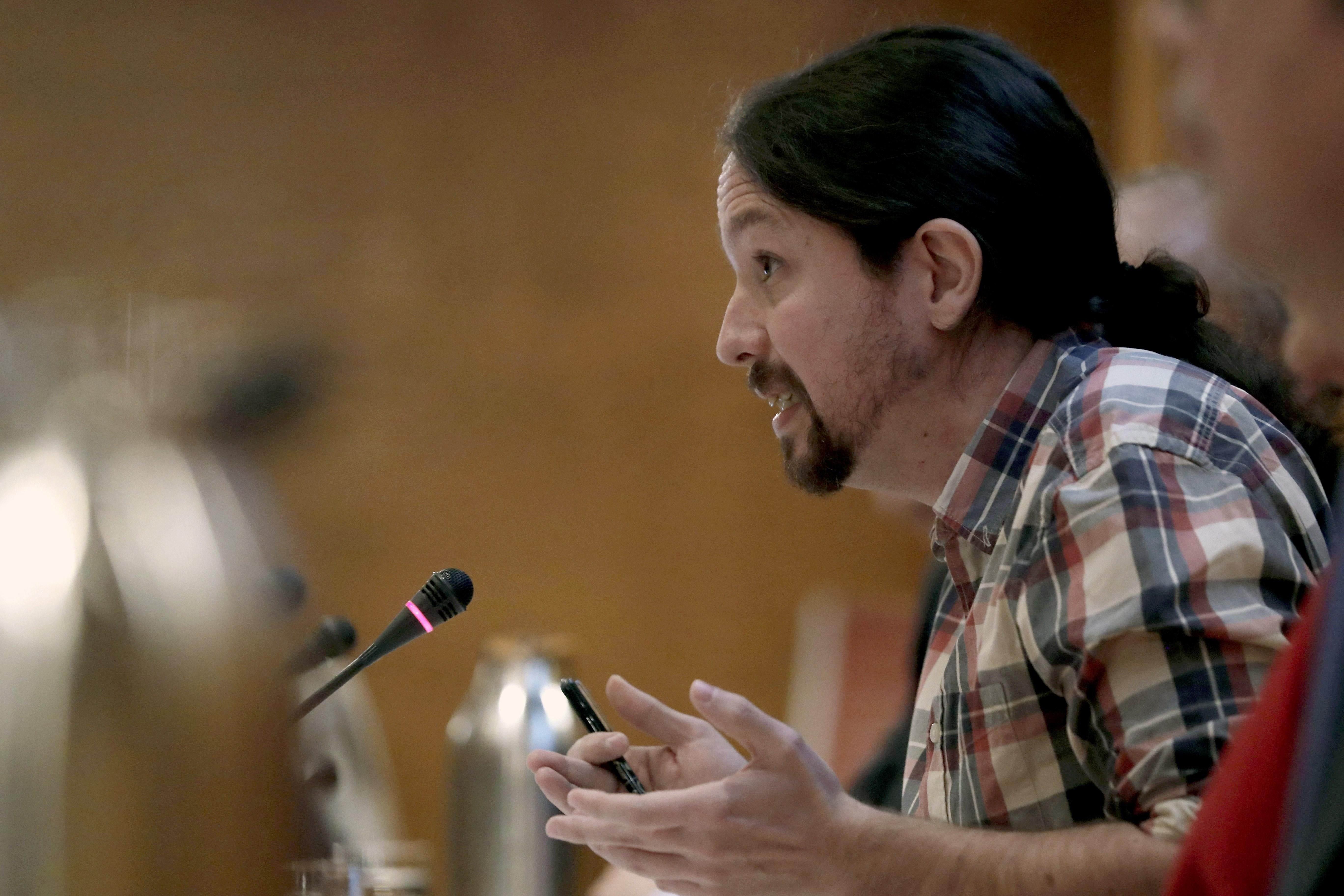 Personas Físicas: El duelo "recital" en modo 'Don Mendo' de Pablo Iglesias y Luis Aznar en el Senado Personas Físicas: El duelo "recital" en modo 'Don Mendo' de Pablo Iglesias y Luis Aznar en el Senado