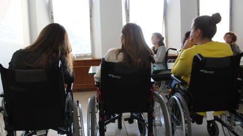 Profesionales de Atresmedia se ponen en la piel de personas con discapacidad