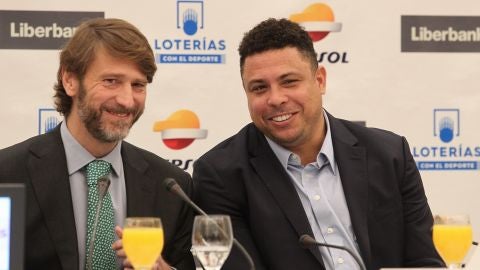 El presidente del Consejo de Administraci&oacute;n Del Real Valladolid,Ronaldo Naz&aacute;rio y el consejero delegado del club, Carlos Su&aacute;rez,presentan el 'Proyecto Real Valladolid. 