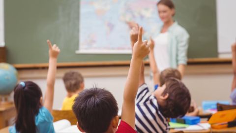 Ni&ntilde;os en la escuela